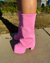 Load image into Gallery viewer, Bella Tre &quot;Skylar&quot; Boots- Pink
