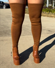 Load image into Gallery viewer, Bella Tre &quot;Skylar&quot; Boots- Brown
