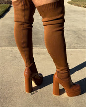 Load image into Gallery viewer, Bella Tre &quot;Skylar&quot; Boots- Brown
