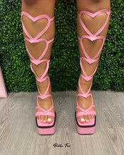 Cargar imagen en el visor de la galería, Bella Tre “Heartbreaker” Heels- Pink
